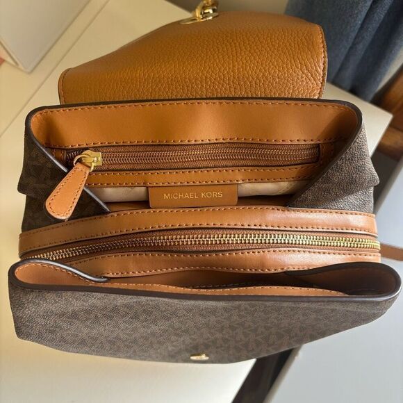 Michael Kors Raven Medium Backpack brown pebbled leather gold hardware - Picture 8 of 16